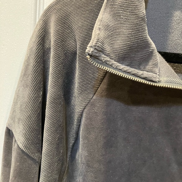 Sweatshirt - Picture 4 of 6